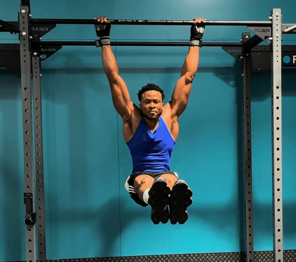 Ola performing pullups - GYMDEEN Gallery Image